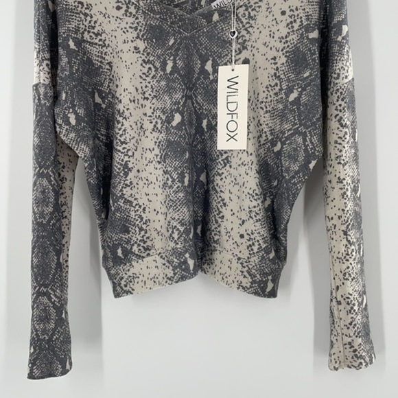 WILDFOX Python Stripe Daphne V-Neck long sleeve top - Picture 8 of 13